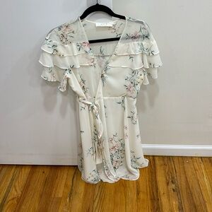 ASTR THE LABEL white floral flutter sleeve wrap dress